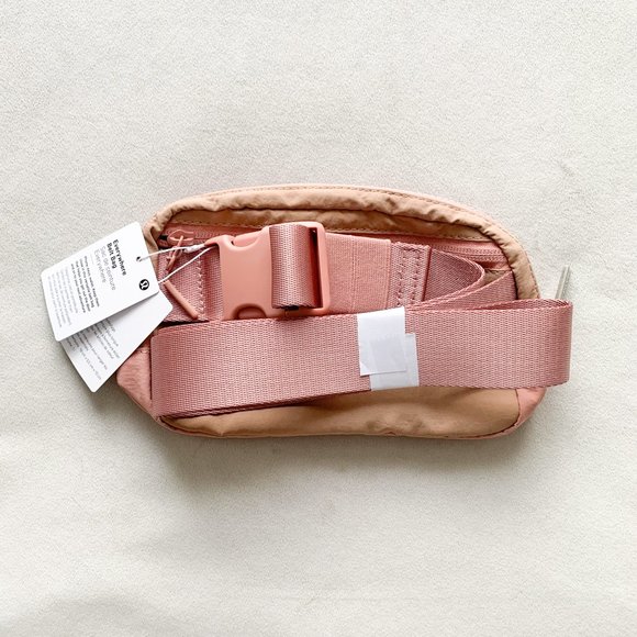 louis vuitton checkered mini backpack Damier Azur Sperone MM White Top handle and two Colour:Denim Nike Auralux Sırt Çantası Group_BACKPACK